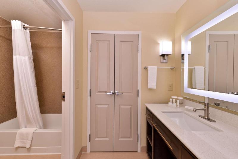 One-Bedroom King Suite - Non-Smoking image 2