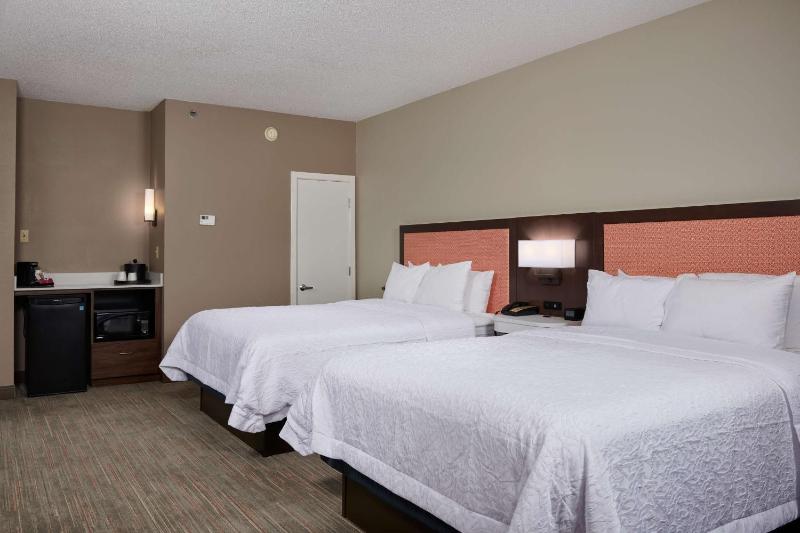 Queen Room with Two Queen Beds -Sofa Bed- Non-Smoking image 2