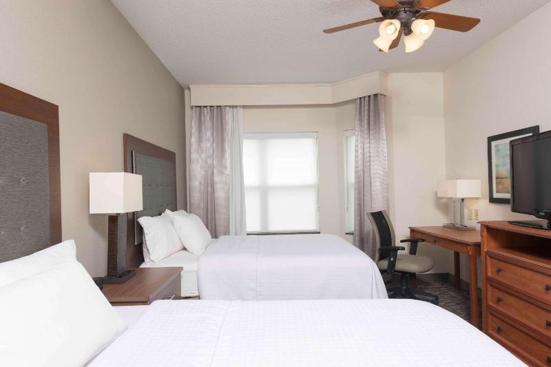 One-Bedroom Queen Suite with Two Queen Beds - Non-Smoking image 3