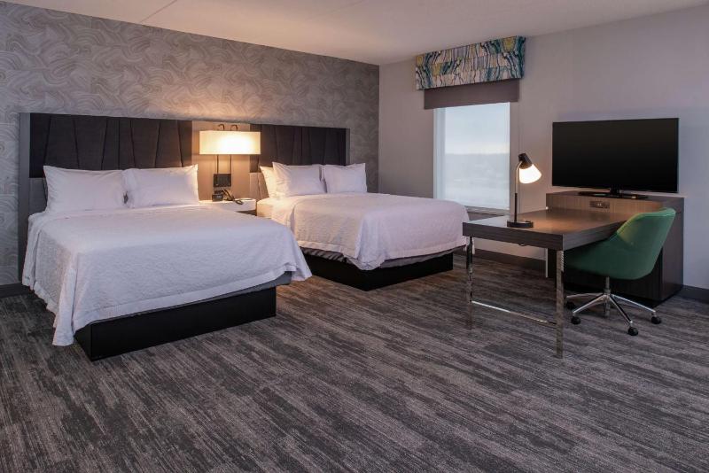 Queen Studio Suite with Two Queen Beds - Non-Smoking image 4