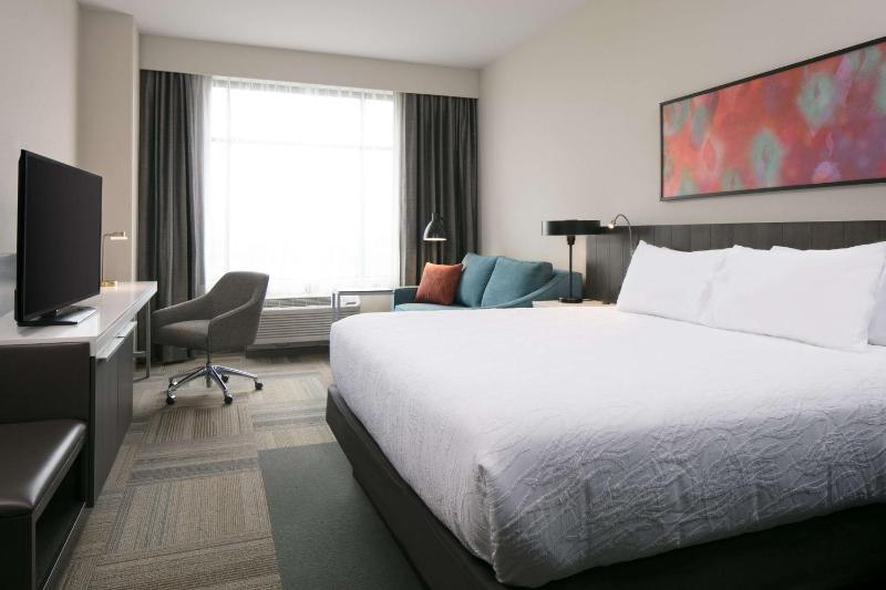 King Room with Sofa Bed - Non-Smoking image 4