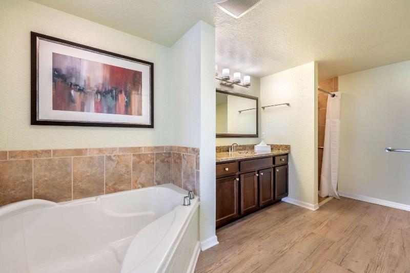 Two Bedroom Suite with balcony image 2