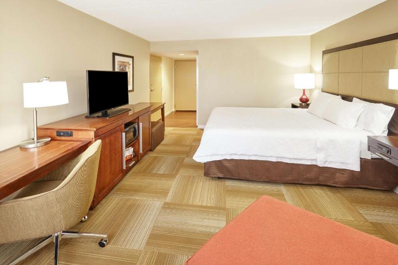 King Room with King Bed - Non-Smoking image 3