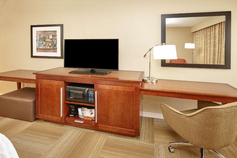 King Room with Sofa Bed and Study - Non-Smoking image 4