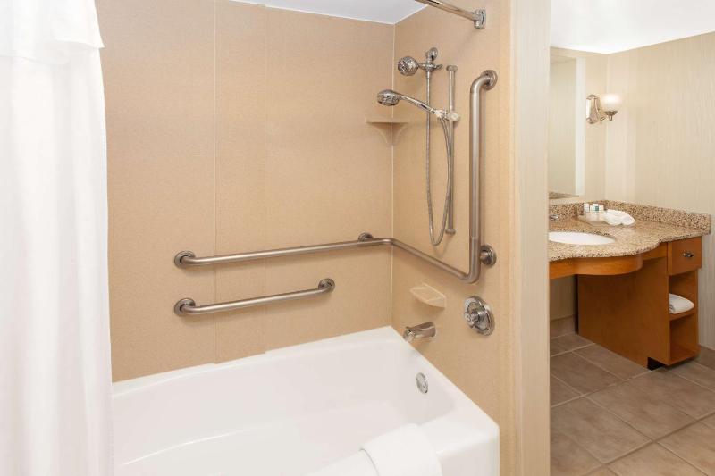 Queen Suite with Tub - Mobility Access/Non-Smoking image 2
