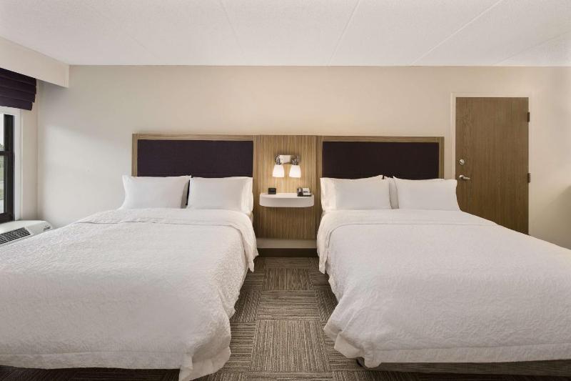 Queen Room with Two Queen Beds - Mobility and Hearing Access/Non-Smoking image 3