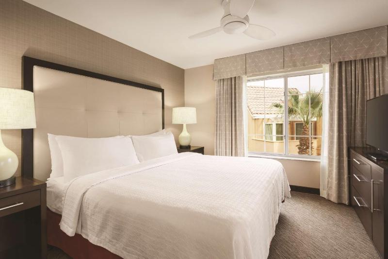 One-Bedroom King Suite - Non-Smoking image 3