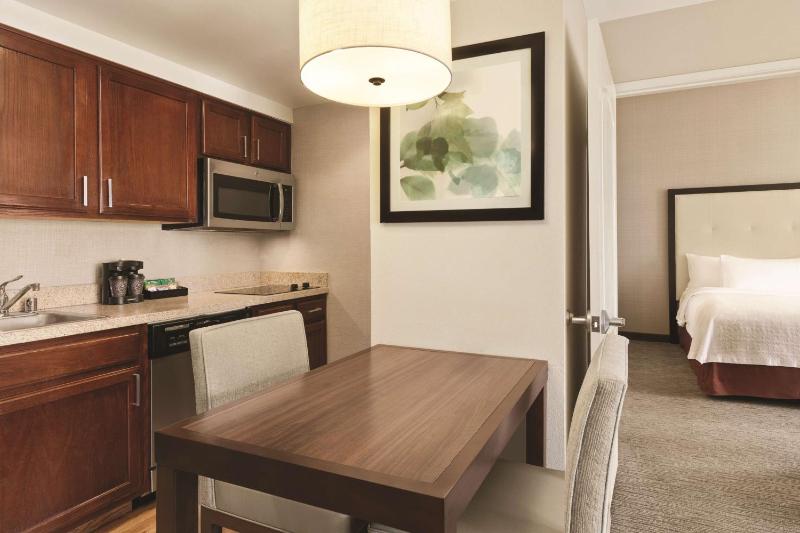 One-Bedroom Queen Suite with Two Queen Beds - Non-Smoking image 4