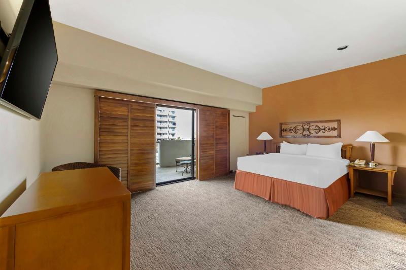 2 BEDROOM 2 KINGS POOL VIEW DELUXE SUITE