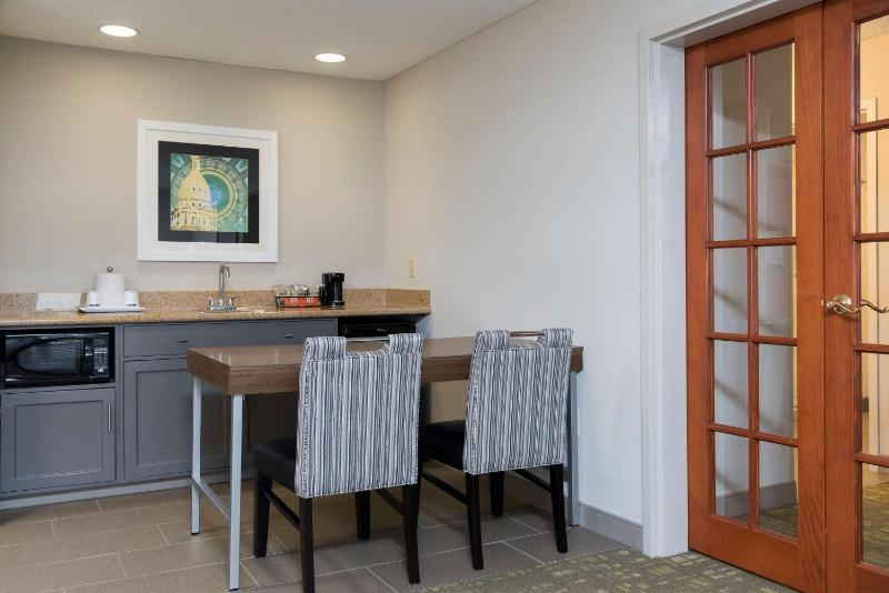 One-Bedroom King Suite - Non-Smoking image 3