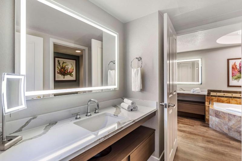 Two-Bedroom Suite with Sofa Bed image 2
