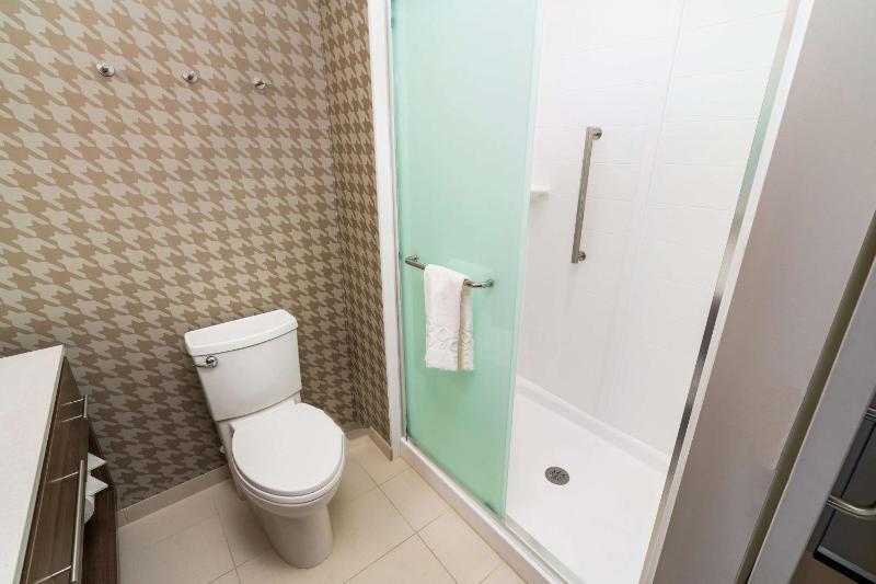 One-Bedroom King Suite - Non-Smoking image 2