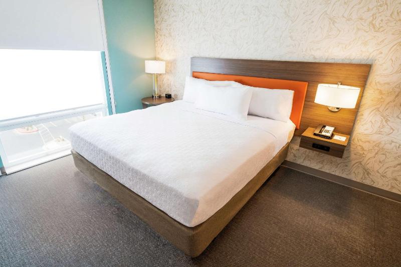One-Bedroom King Suite - Non-Smoking image 4