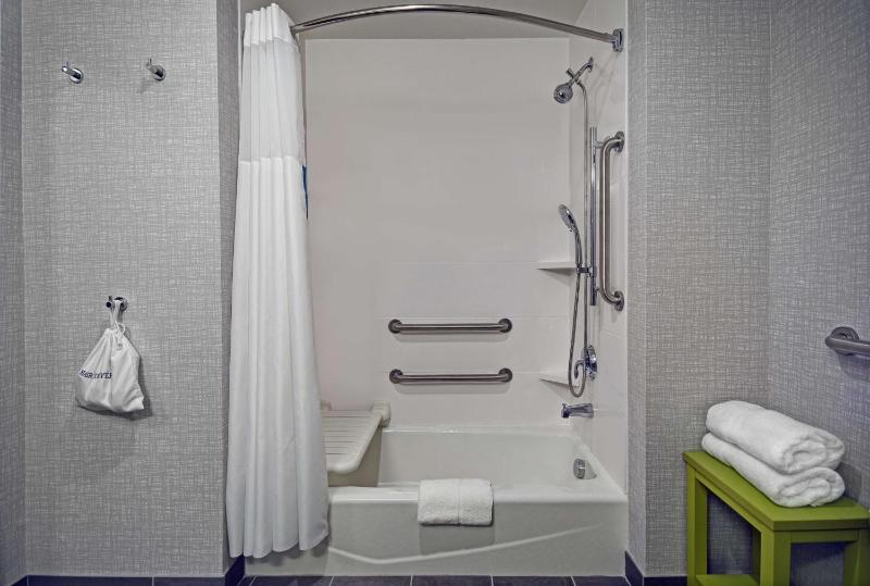 King Room with Accessible Tub - Mobility and Hearing Access/Non-Smoking image 3