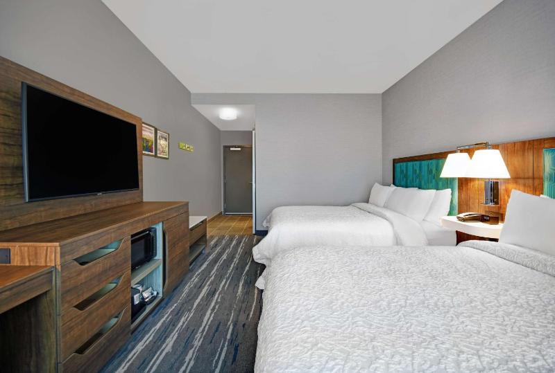 Queen Room with Two Queen Beds image 3
