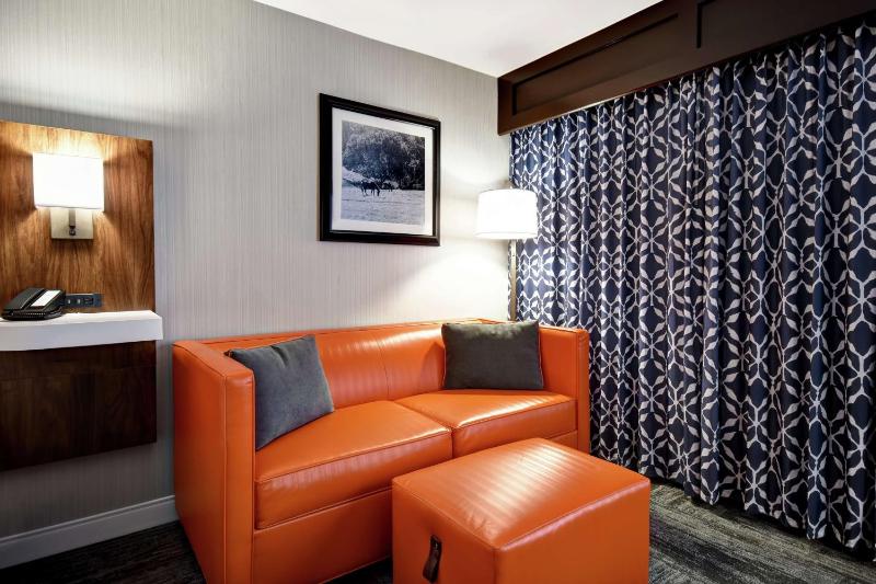 King Room with Sofa Bed and Study - Non-Smoking image 3