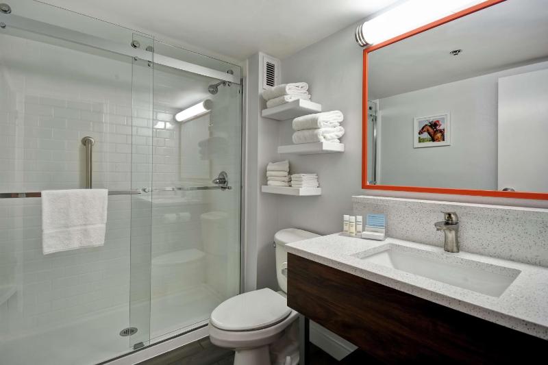 King Room - Non-Smoking image 2