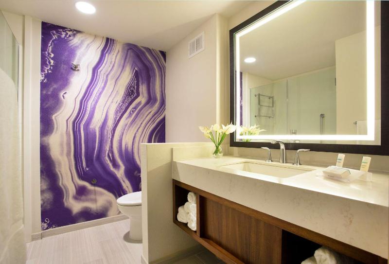 King Room - Hearing Access image 2