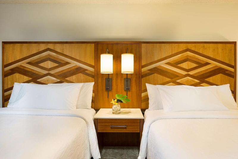Queen Room with Two Queen Beds image 4