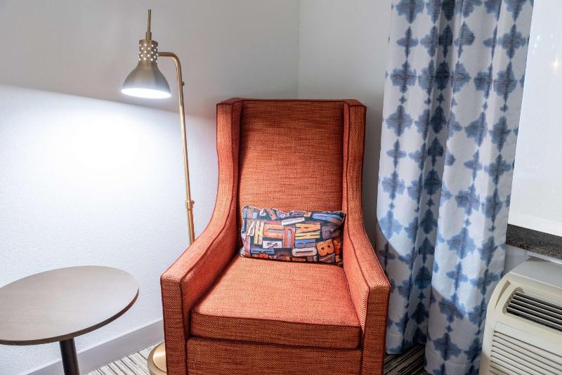 King Room image 3