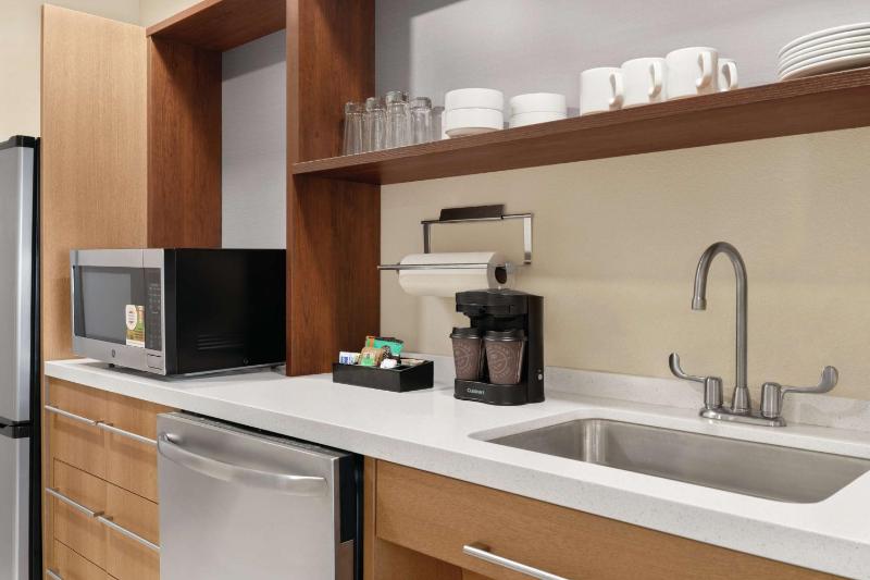 King Studio Suite - Mobility Access/Non-Smoking image 4