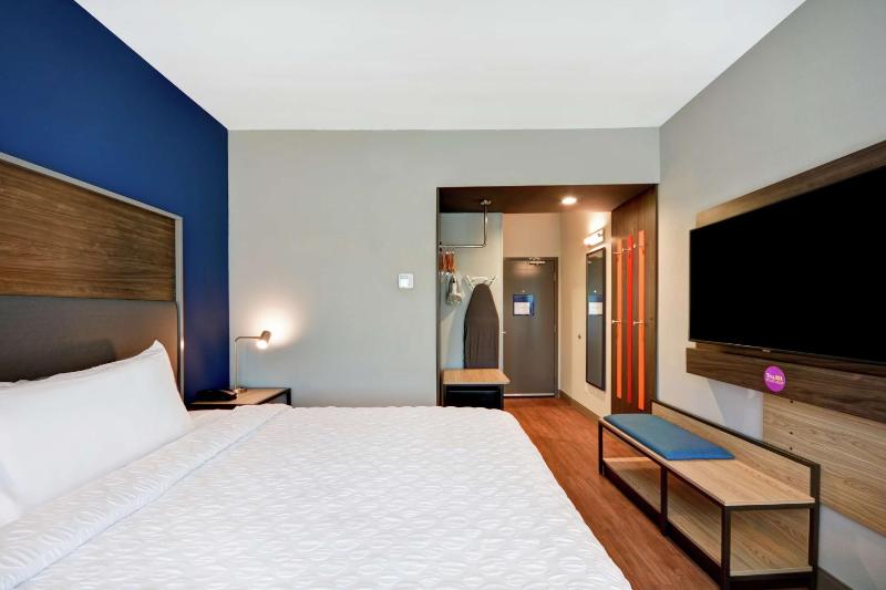 King Room image 3