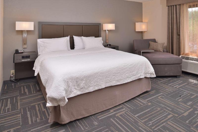 King Room with King Bed - Non-Smoking image 1