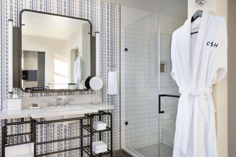 One-Bedroom King Suite image 2