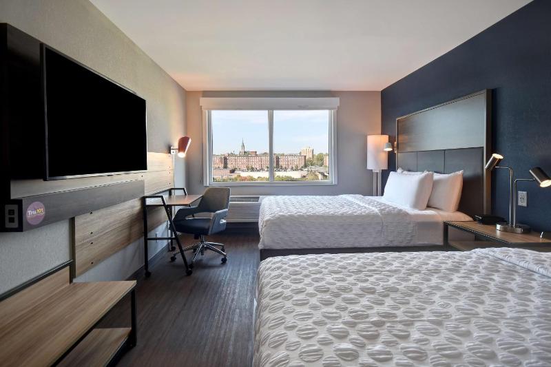 Queen Room with Two Queen Beds image 1