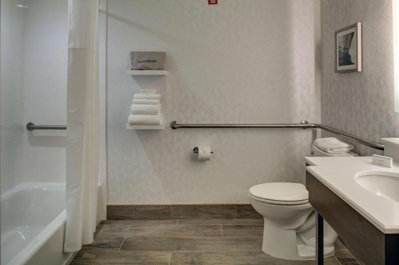 King Room with Tub - Mobility/Hearing Accessible/Non-Smoking image 2