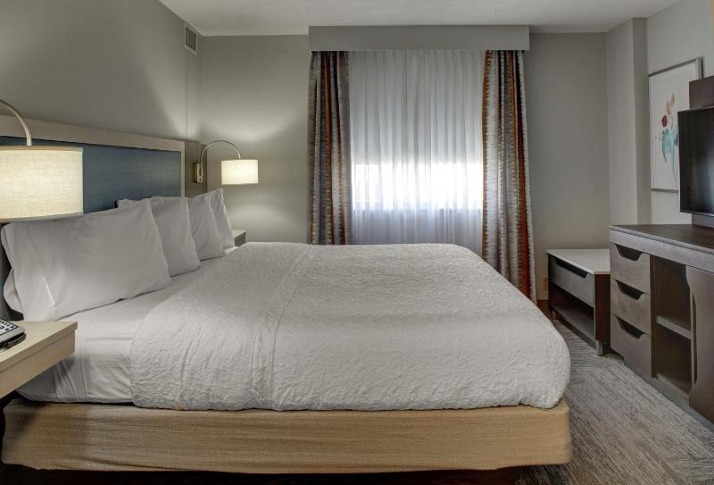Hampton Inn & Suites Miami-Airport South-Blue Lagoon - image 8