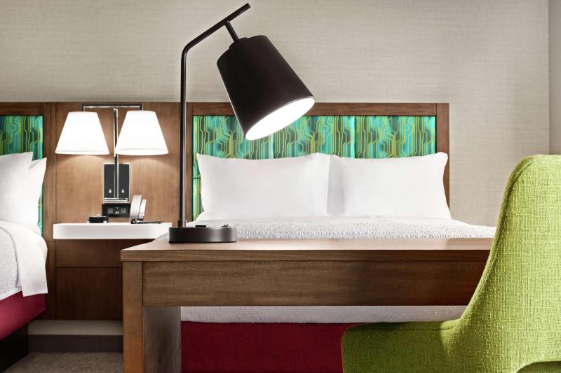 Queen Room with Two Queen Beds and Bath Tub - Mobility Accessible/Non-Smoking image 4
