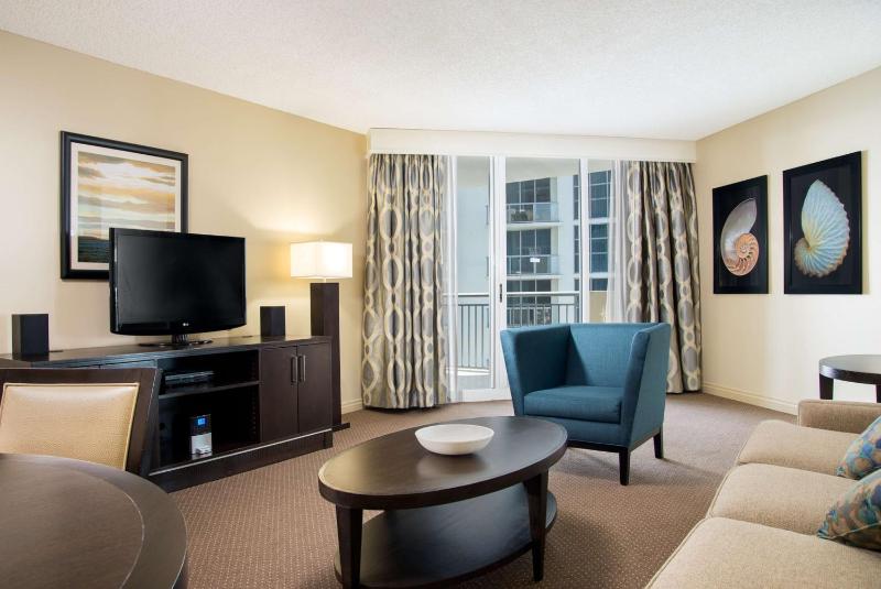 One-Bedroom Suite with Partial Ocean View - Non-Smoking image 4