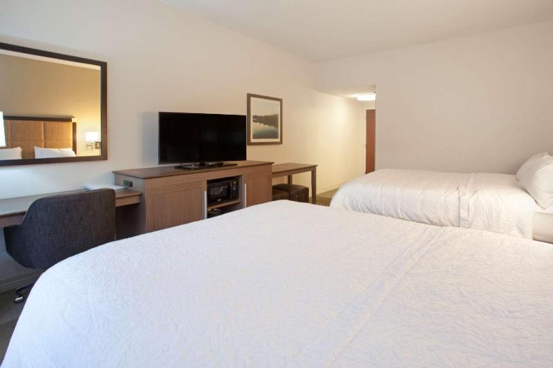 Room with Two Queen Beds - Non-Smoking image 2