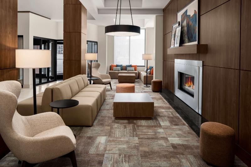 Hilton Garden Inn Minneapolis Downtown - image 2
