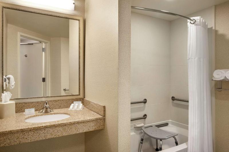 Queen Room with Two Queen Beds and Accessible Tub - Mobility Access image 2