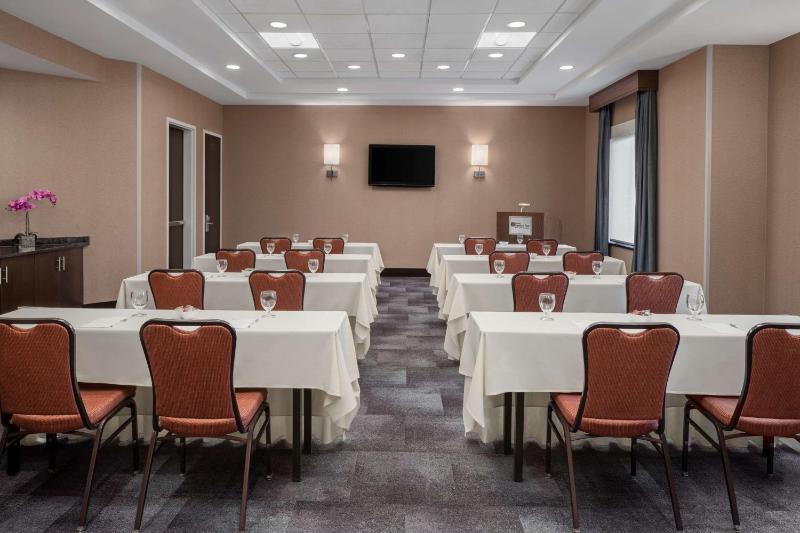 Hilton Garden Inn Minneapolis Downtown - image 8