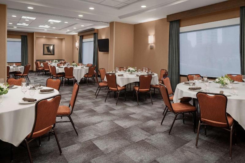 Hilton Garden Inn Minneapolis Downtown - image 40