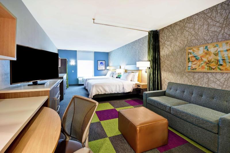 Queen Studio with Two Queen Beds - Non-Smoking image 1