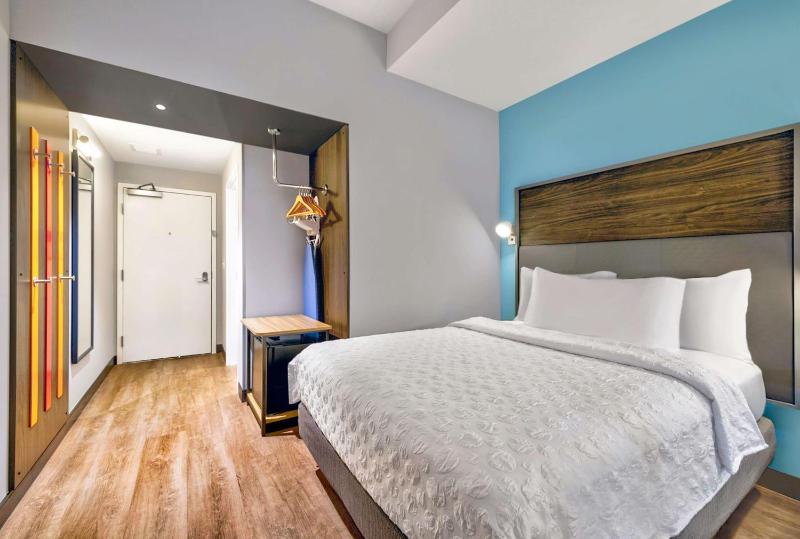 King Room image 4