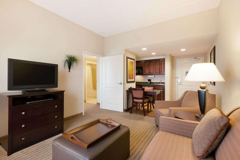 One-Bedroom Queen Suite with Two Queen Beds - Non-Smoking image 4