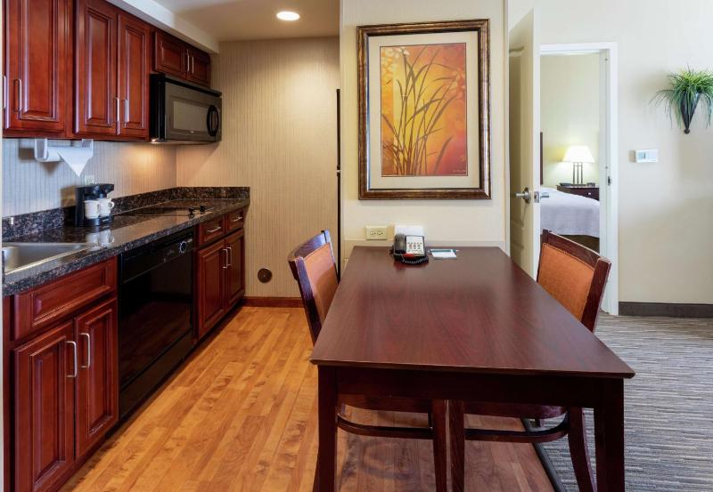 One-Bedroom Queen Suite with Two Queen Beds - Non-Smoking image 3