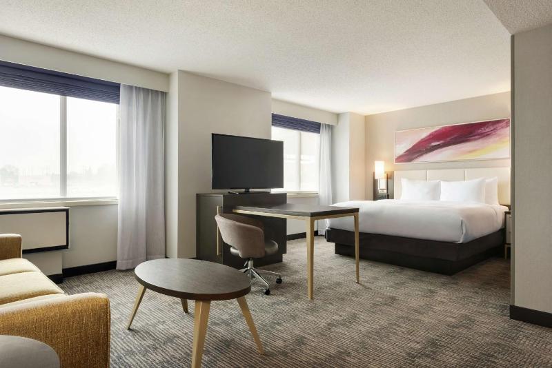 King Studio Suite with Sofa Bed image 1