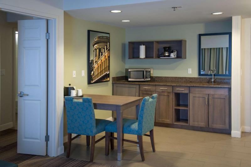Double Suite - Non-Smoking image 1