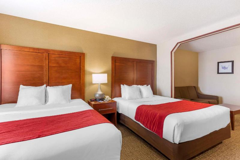 Queen Suite with Two Queen Beds - Non-Smoking image 2