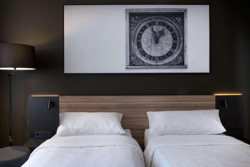 Standard Room image 4
