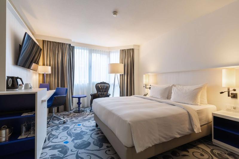 Standard Double or Twin Room image 4