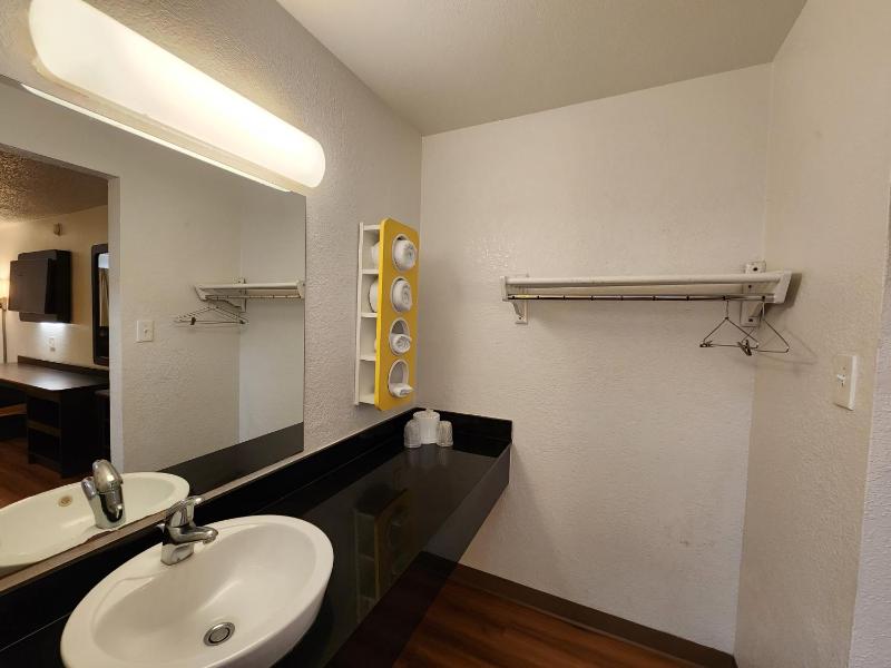 King Room image 3