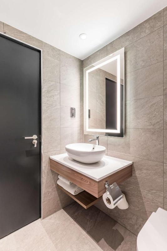 Superior Double Room with Airport View image 4