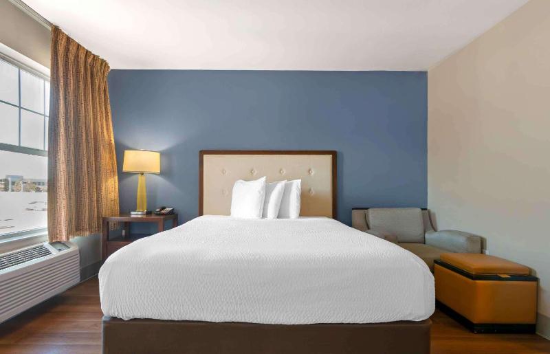 Studio with 2 Queen Beds - Non-Smoking image 1